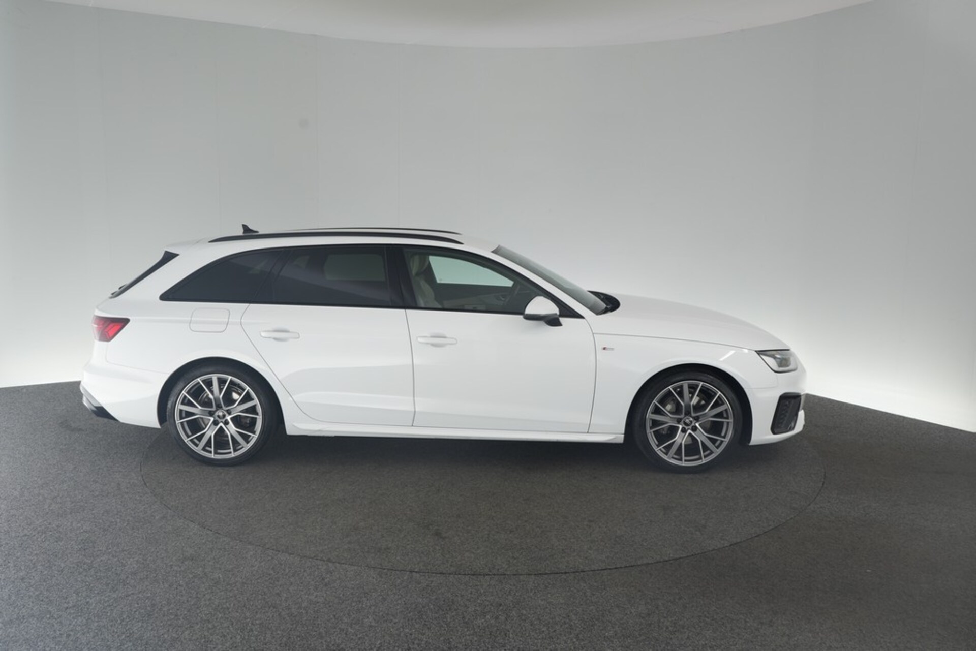 Audi A4 Avant S line