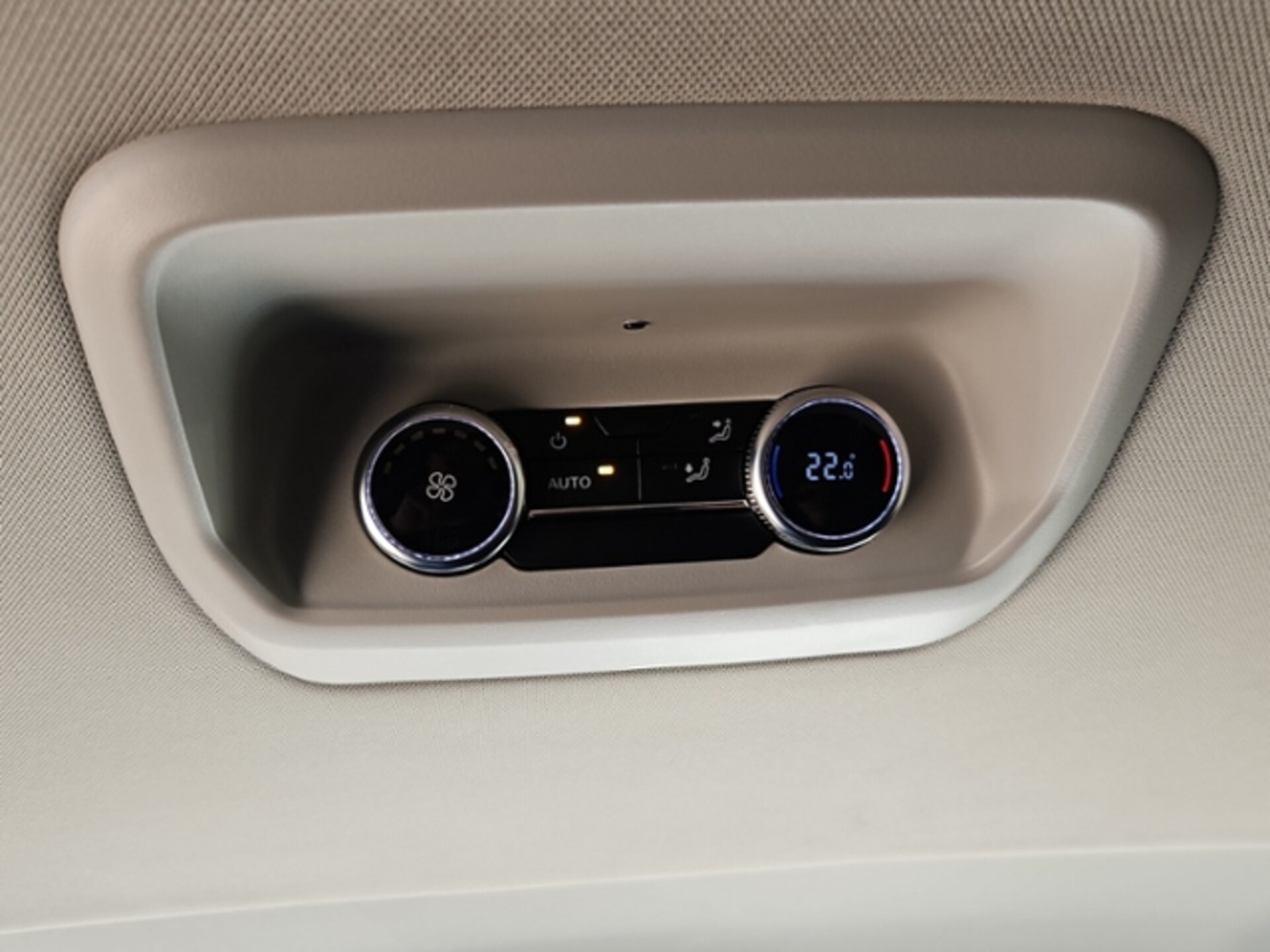 Volkswagen Caravelle Style