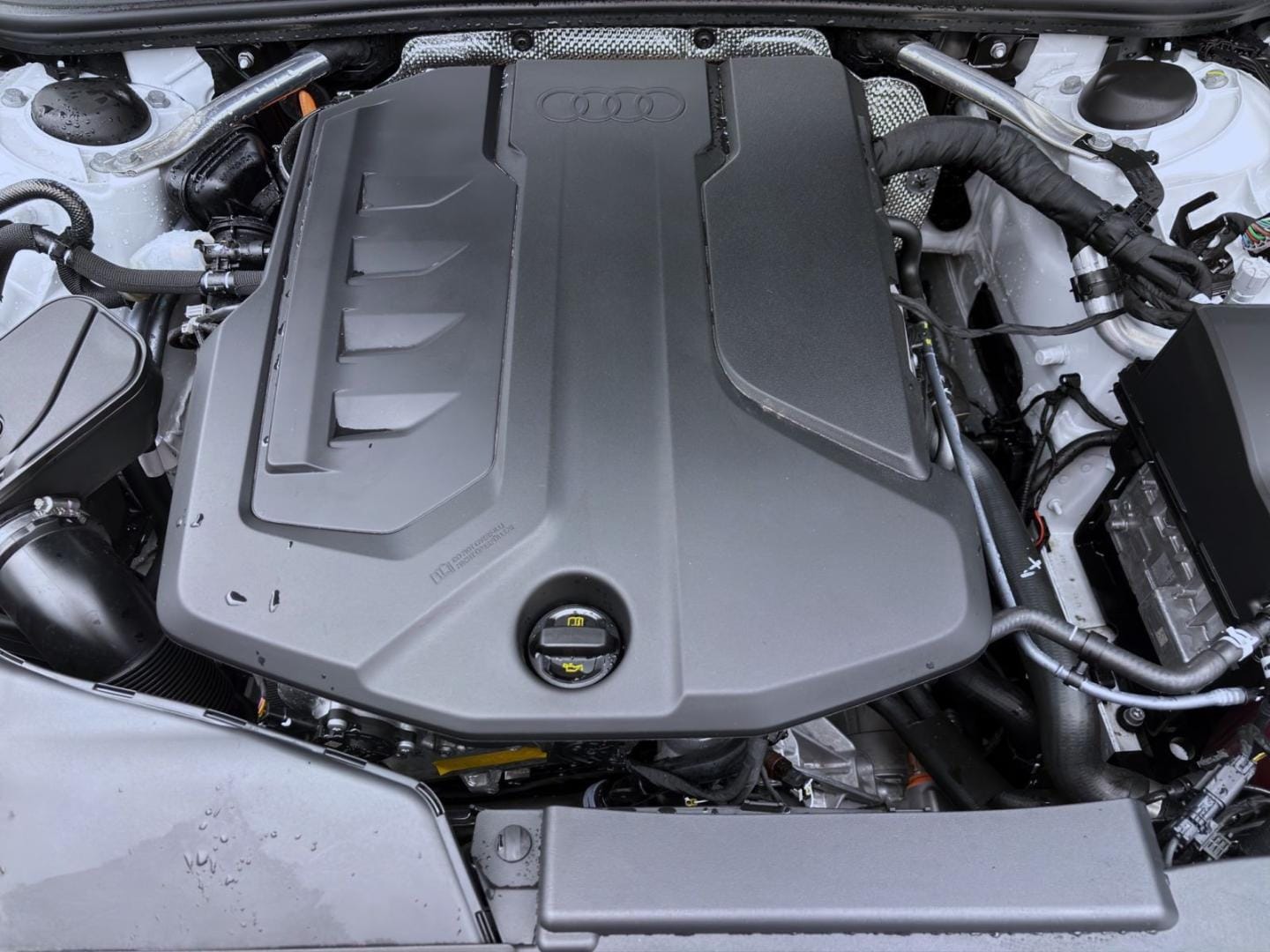 Bild über Audi A5 Avant e-hybrid e-hybrid quattro 220 kW S tronic - für weitere Informationen kontaktieren Sie den Audi Partner