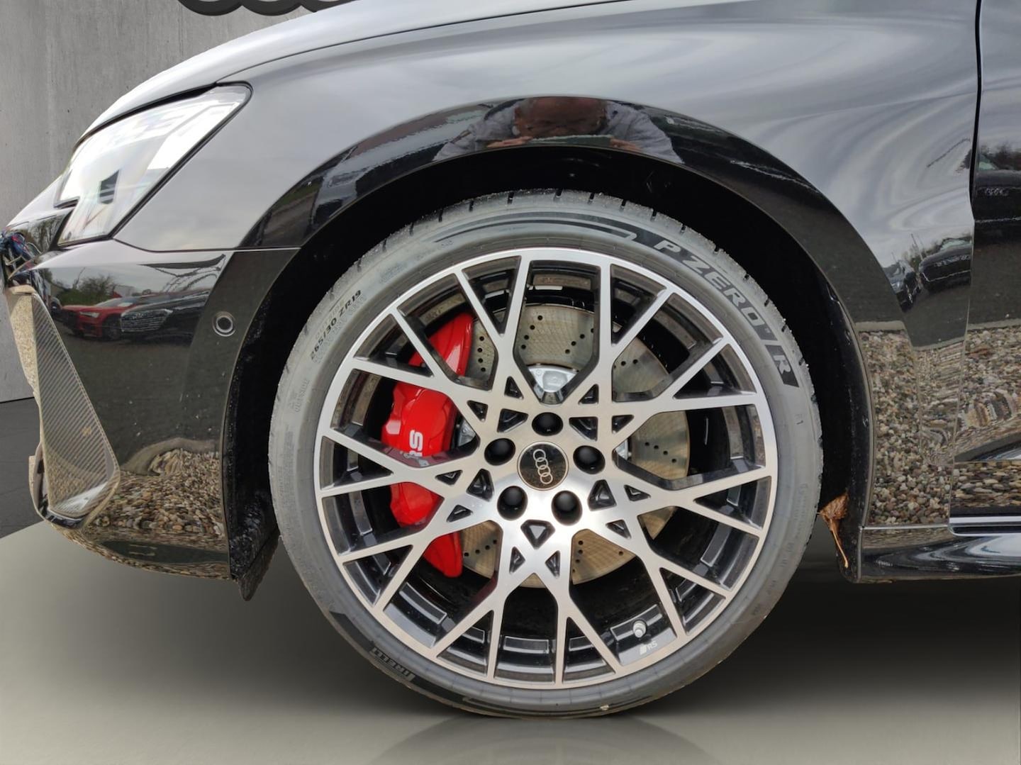Bild über Audi RS 3 Limousine TFSI quattro S tronic - für weitere Informationen kontaktieren Sie den Audi Partner