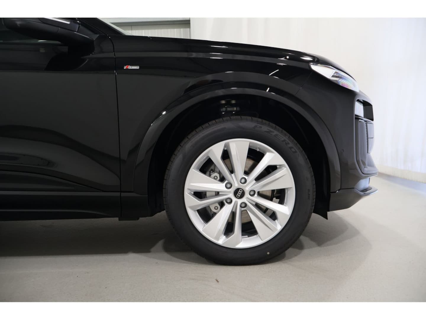 Bild über Audi Q6 SUV e-tron S line business e-tron performance 225 kW - für weitere Informationen kontaktieren Sie den Audi Partner
