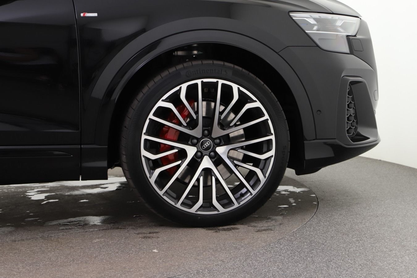 Image about Audi Q8 SUV TFSI e 60 TFSI e quattro tiptronic
