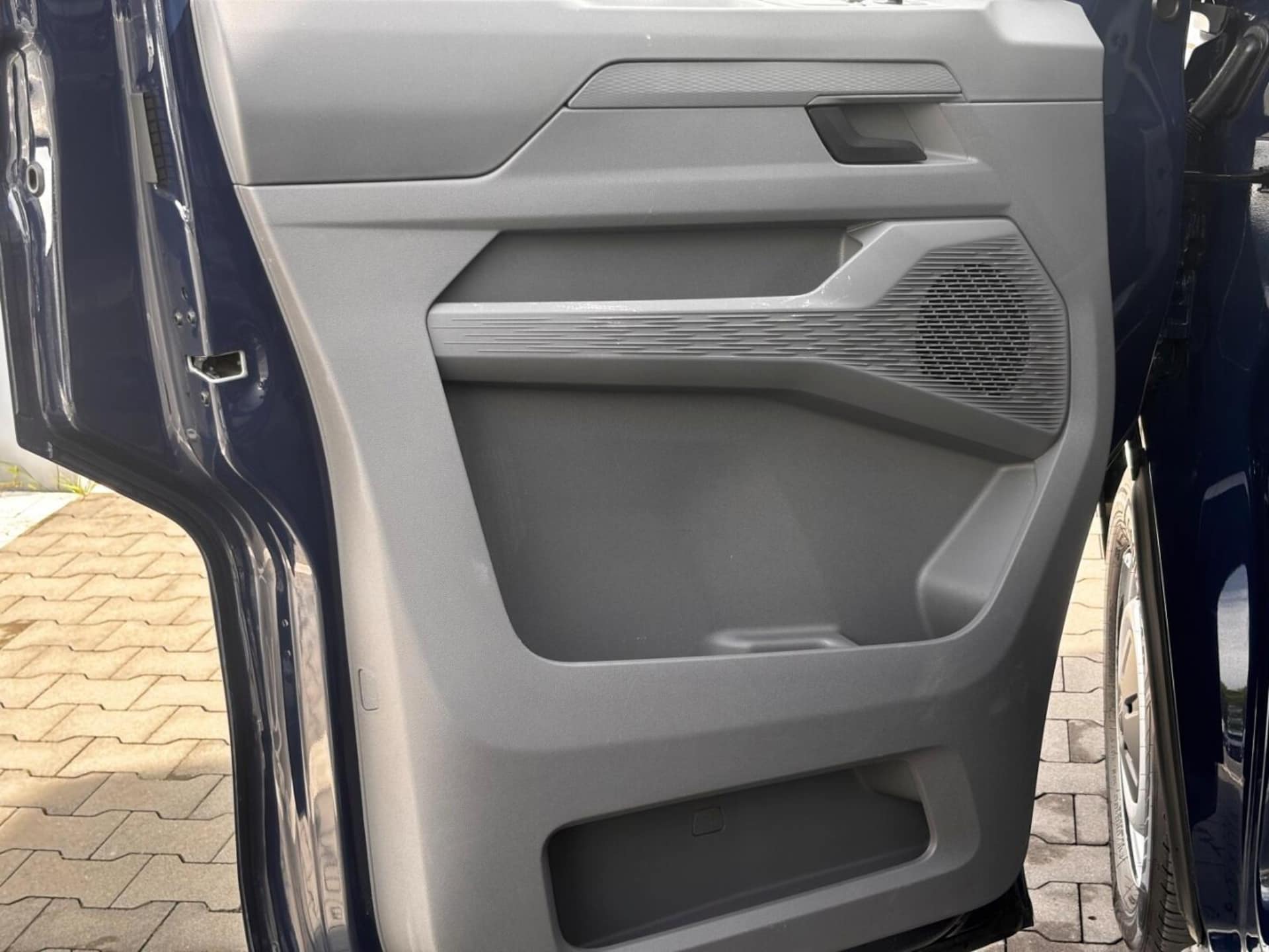 Volkswagen Transporter Furgon długi rozstaw osi