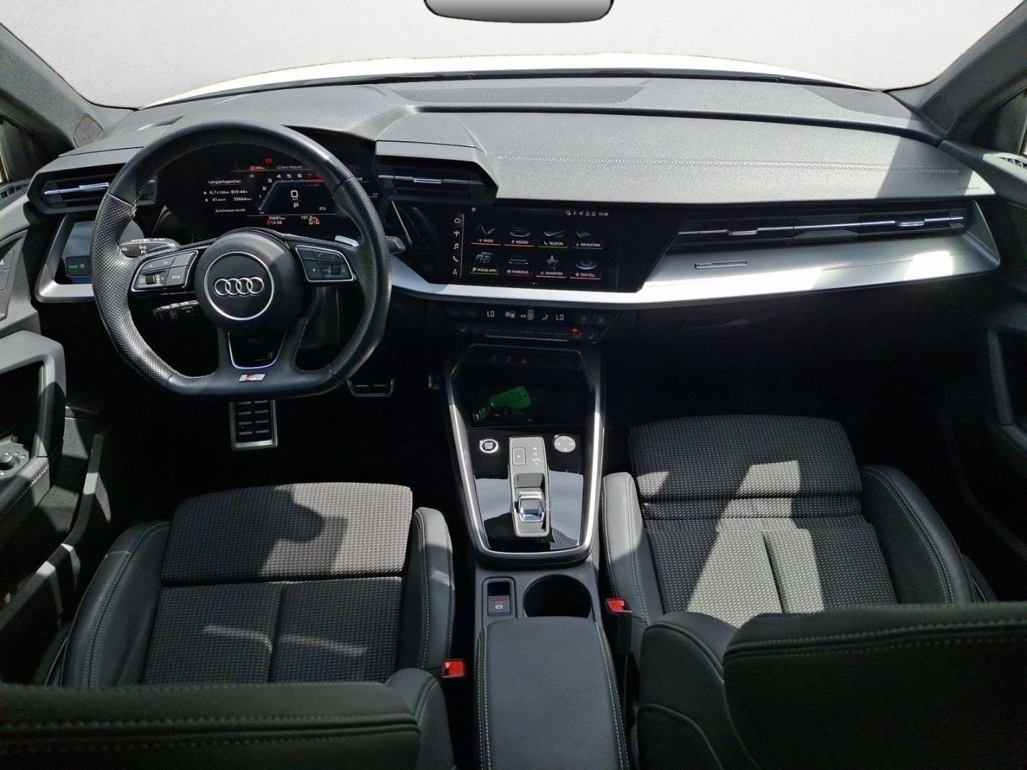 Bild über Audi A3 Limousine S line 35 TFSI S tronic - für weitere Informationen kontaktieren Sie den Audi Partner