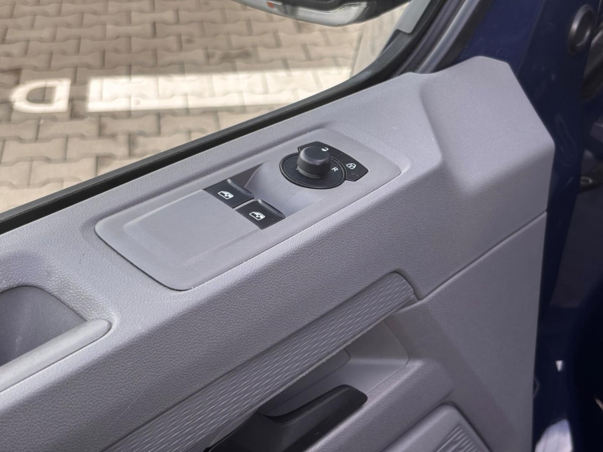 Volkswagen Transporter Furgon długi rozstaw osi