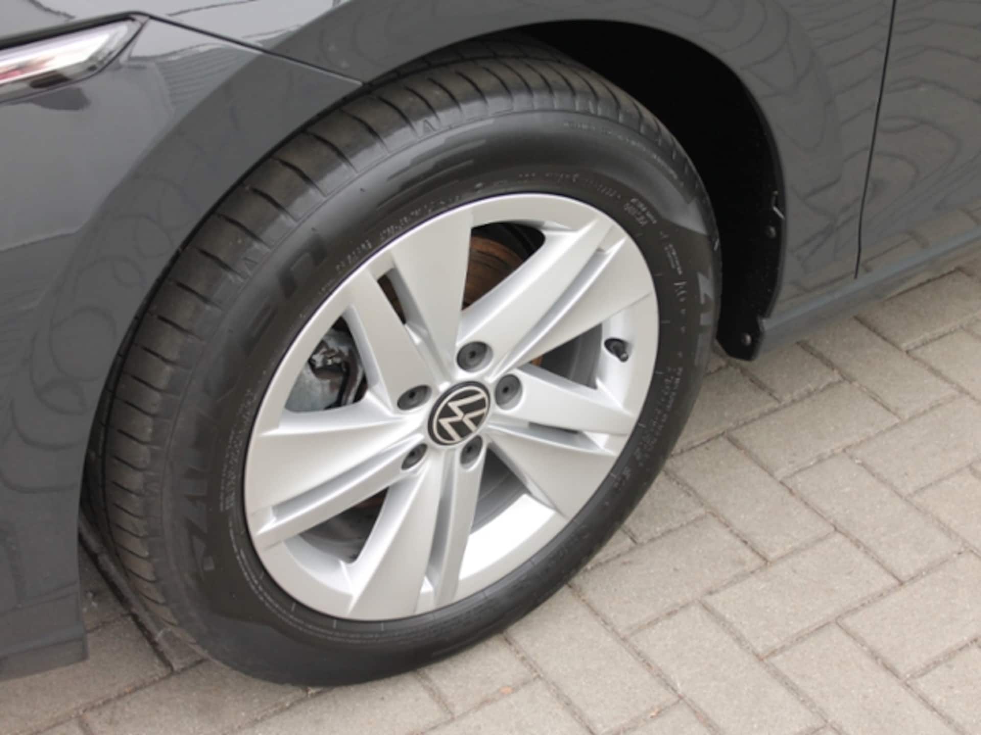 Volkswagen Golf Variant Life