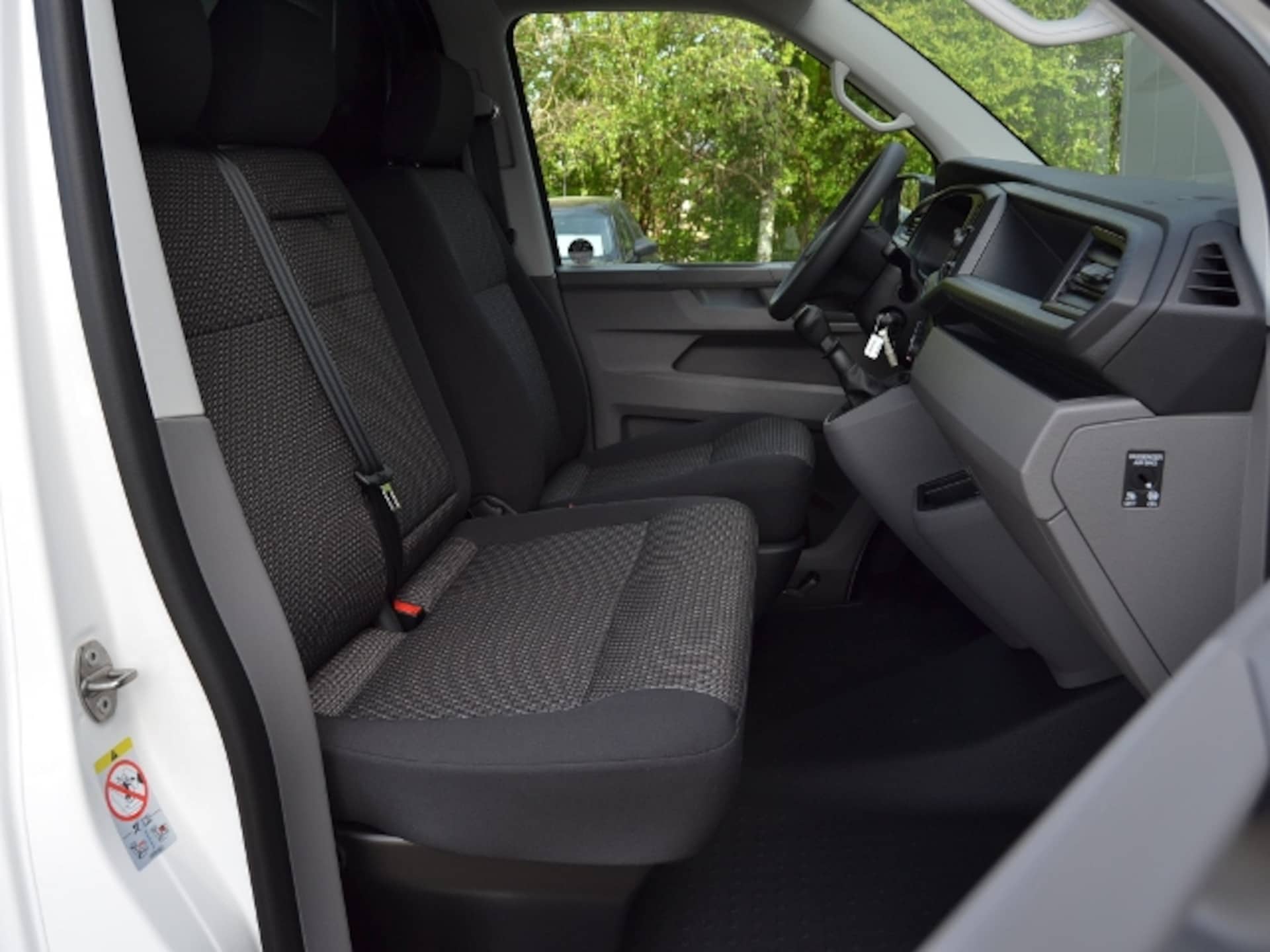 Volkswagen T6.1 Transporter Kasten langer Radstand
