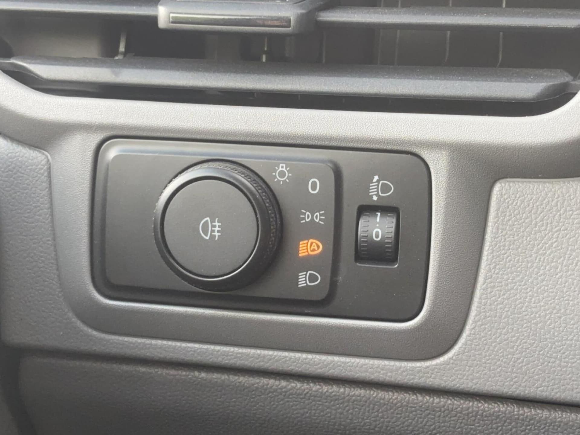 Volkswagen Transporter Furgon długi rozstaw osi