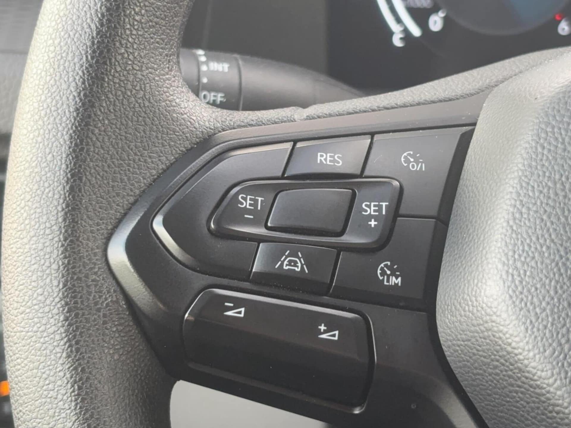 Volkswagen Transporter Furgon długi rozstaw osi