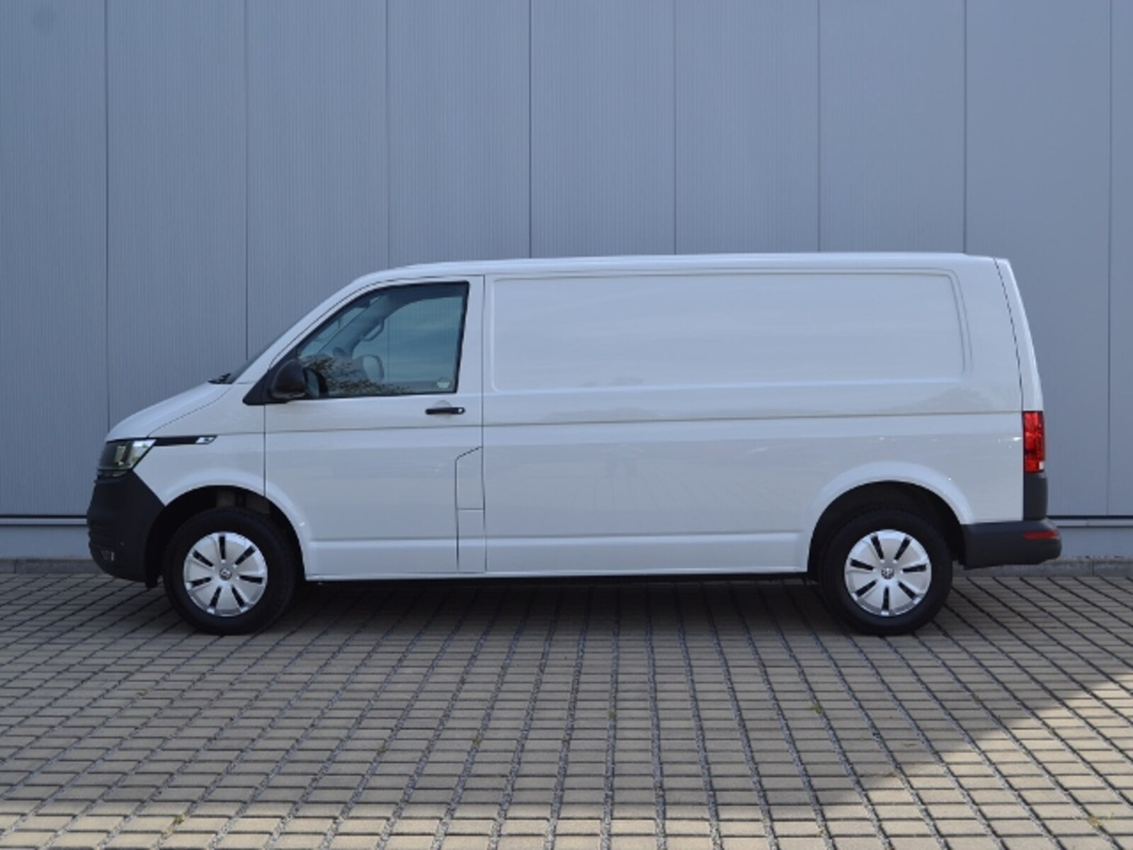 Volkswagen T6.1 Transporter Kasten langer Radstand – Bild 8