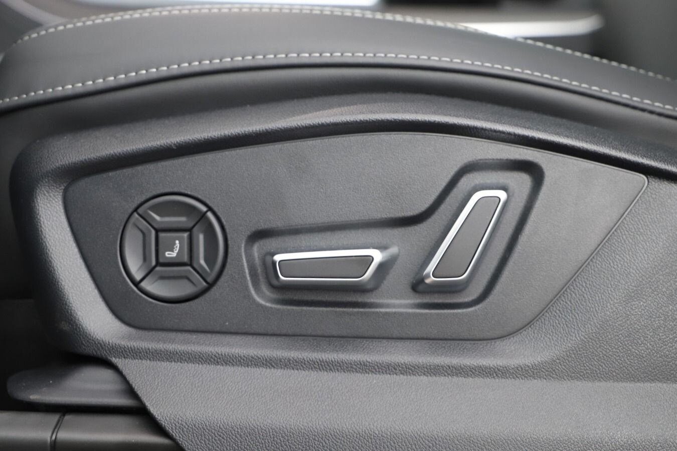 Image about Audi Q8 SUV TFSI e 60 TFSI e quattro tiptronic