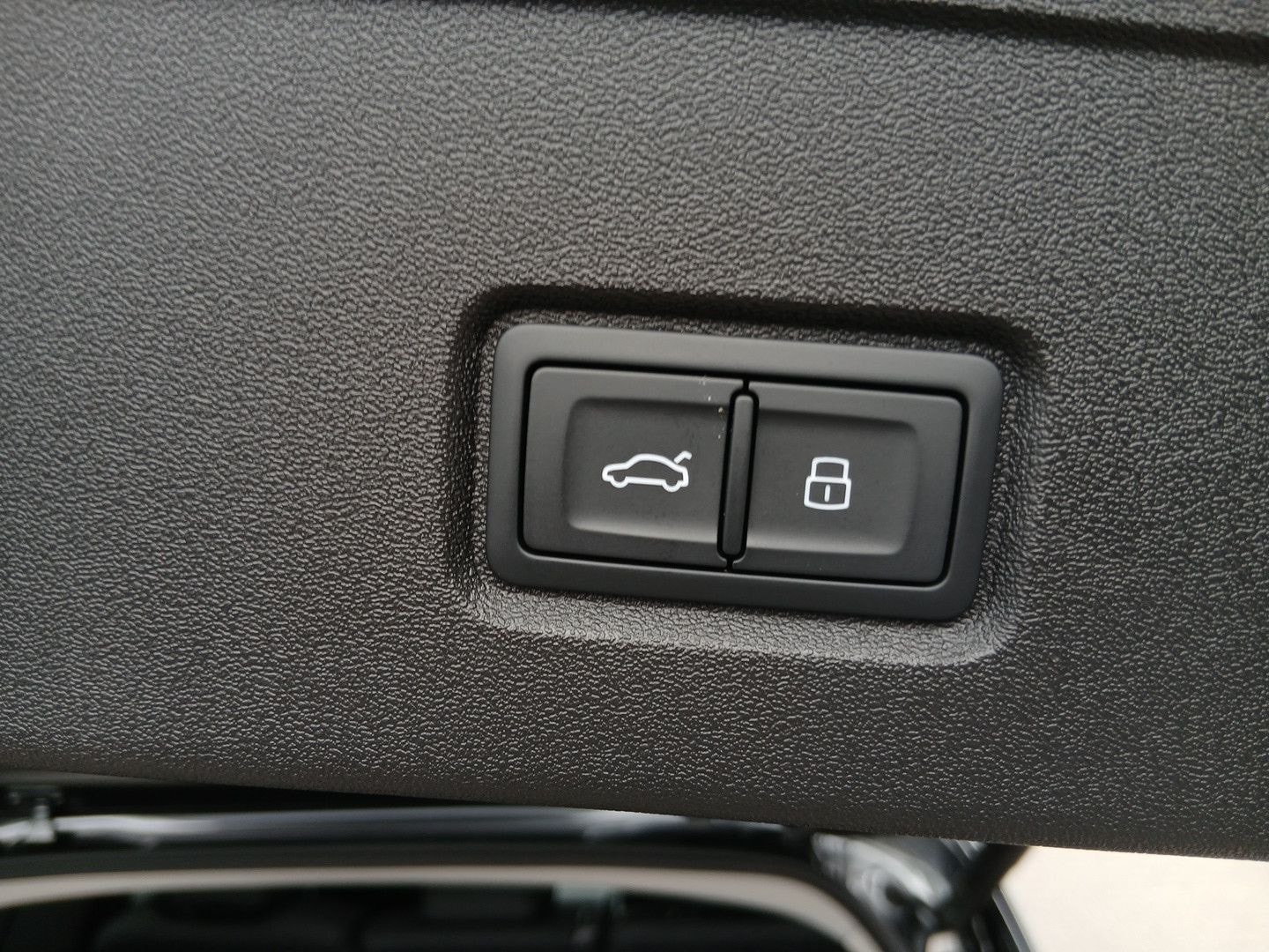Bild über Audi Q7 SUV TDI quattro 220 kW tiptronic - für weitere Informationen kontaktieren Sie den Audi Partner