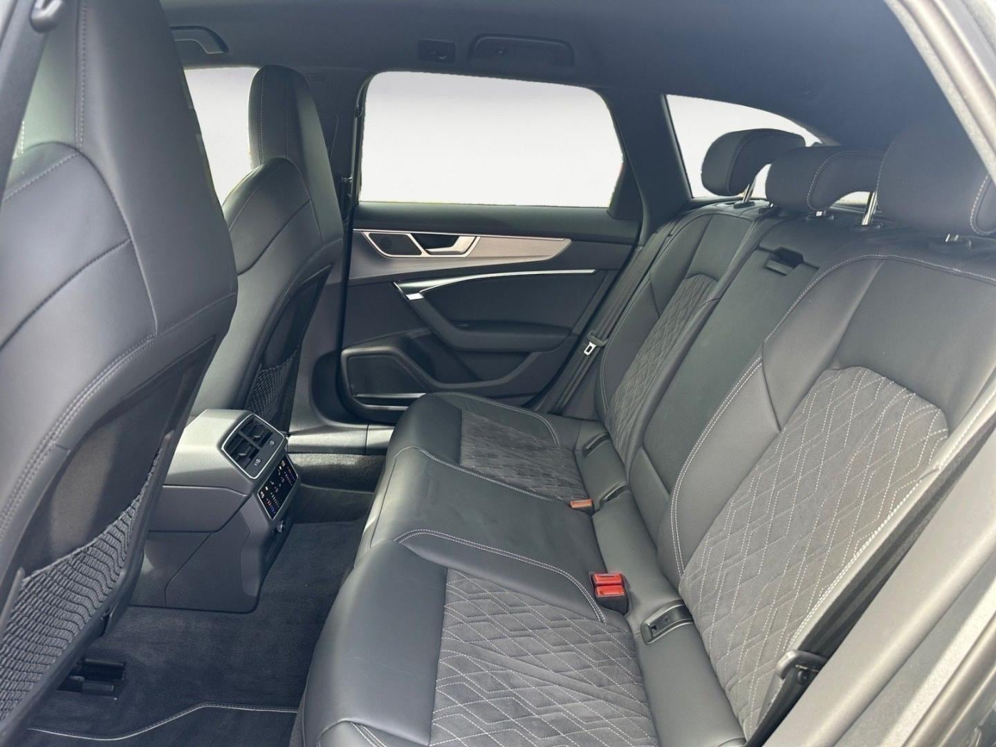 Bild über Audi S6 Avant TDI quattro tiptronic - für weitere Informationen kontaktieren Sie den Audi Partner