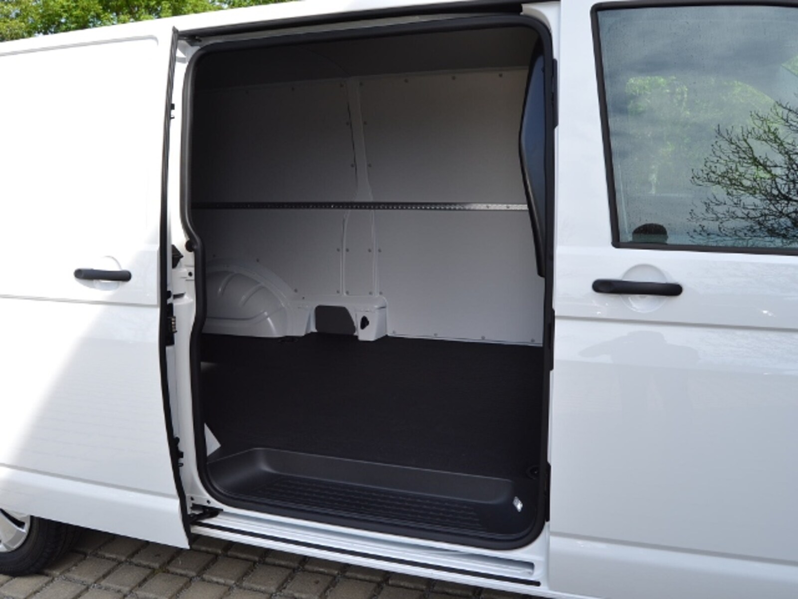 Volkswagen T6.1 Transporter Kasten langer Radstand – Bild 9