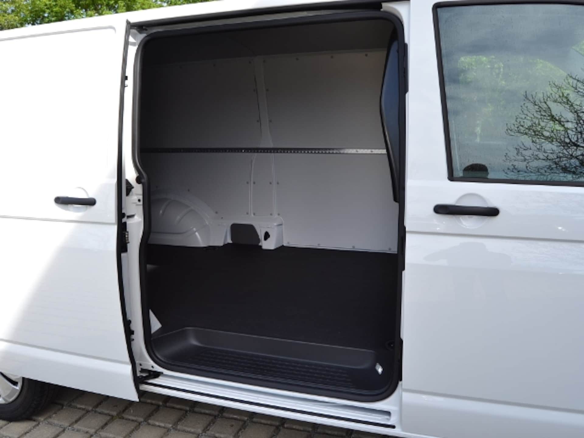 Volkswagen T6.1 Transporter Kasten langer Radstand