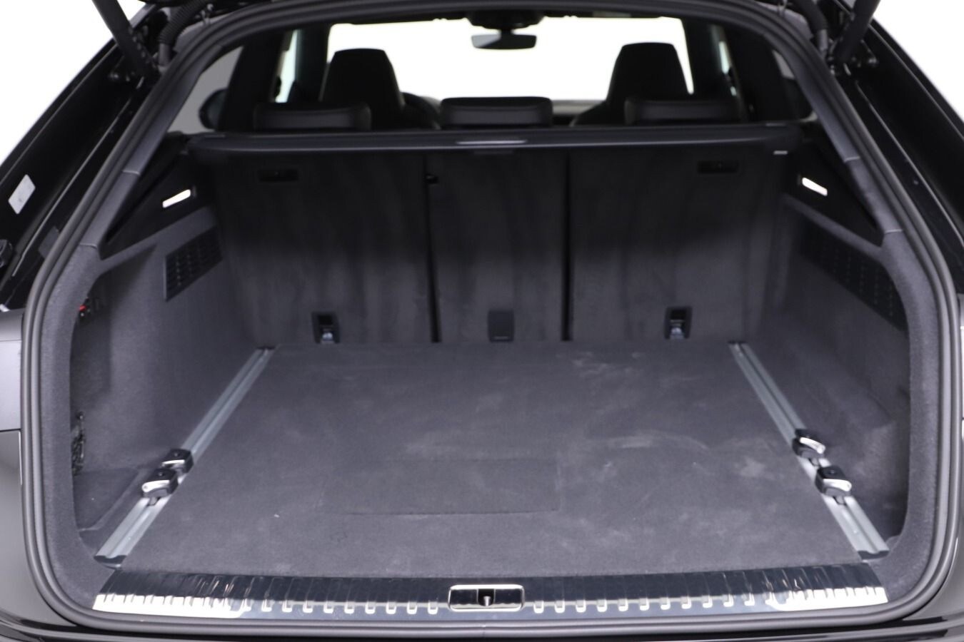 Image about Audi Q8 SUV TFSI e 60 TFSI e quattro tiptronic
