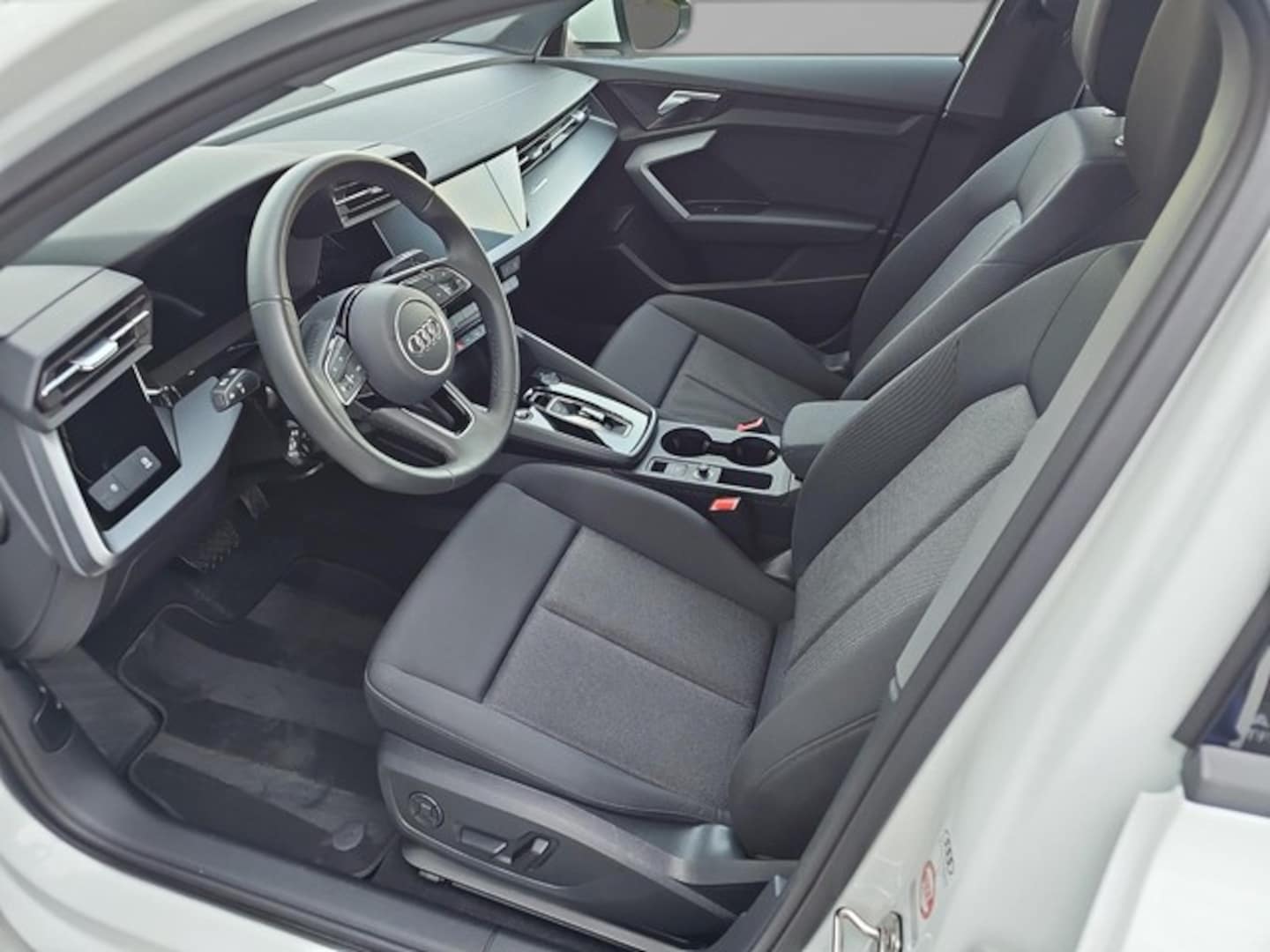 Bild über Audi A3 Sportback 30 TFSI S tronic - für weitere Informationen kontaktieren Sie den Audi Partner