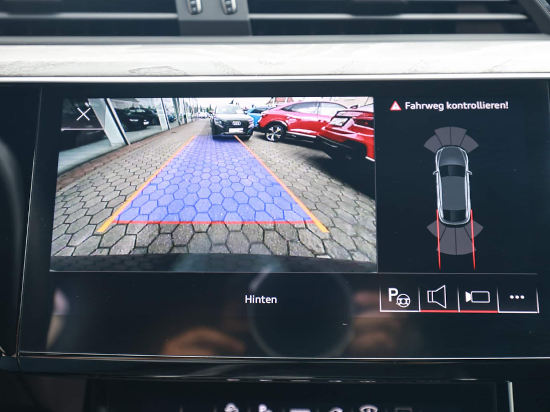 Audi Q8 Sportback e-tron S line