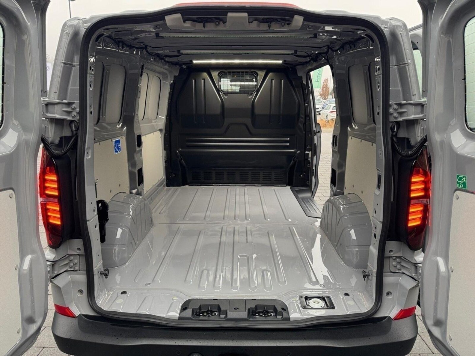 Volkswagen Transporter Kasten kurzer Radstand – Bild 12