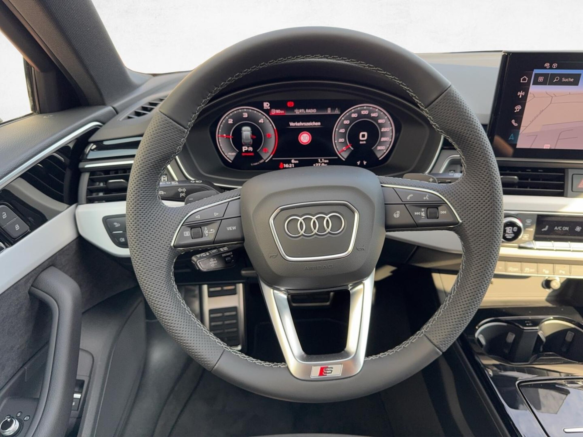 Audi A4 Avant S line