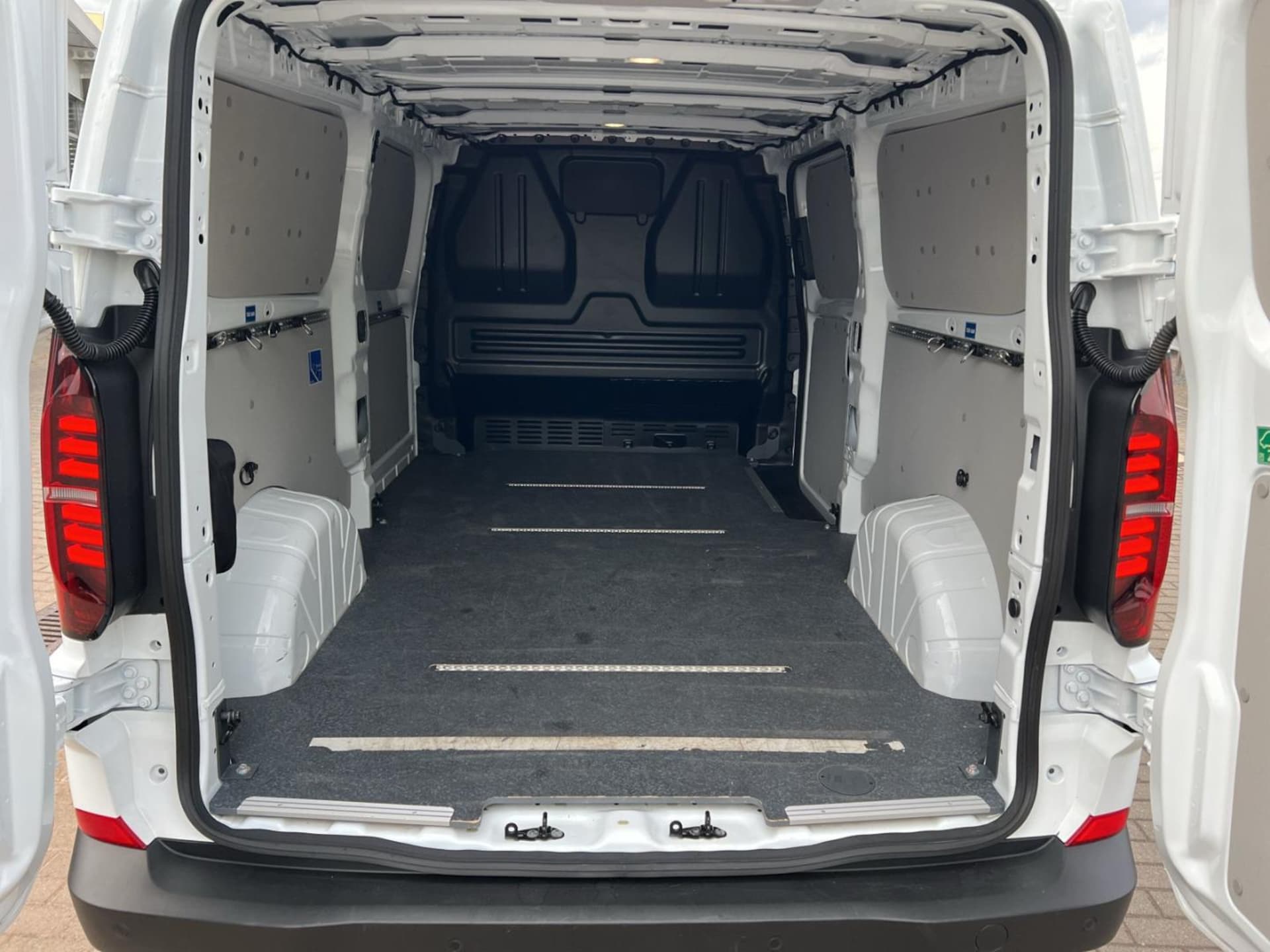 Volkswagen Transporter Kasten langer Radstand