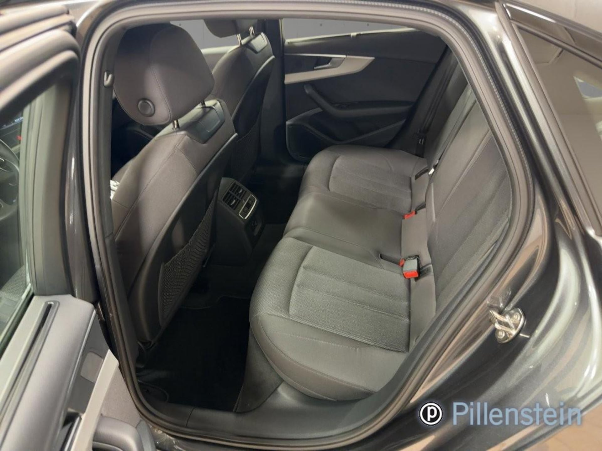 Audi A4 Limousine S line