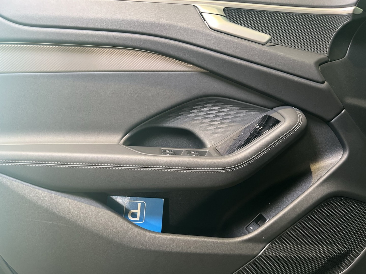 Bild über Audi A6 Avant TDI 150 kW S tronic - für weitere Informationen kontaktieren Sie den Audi Partner