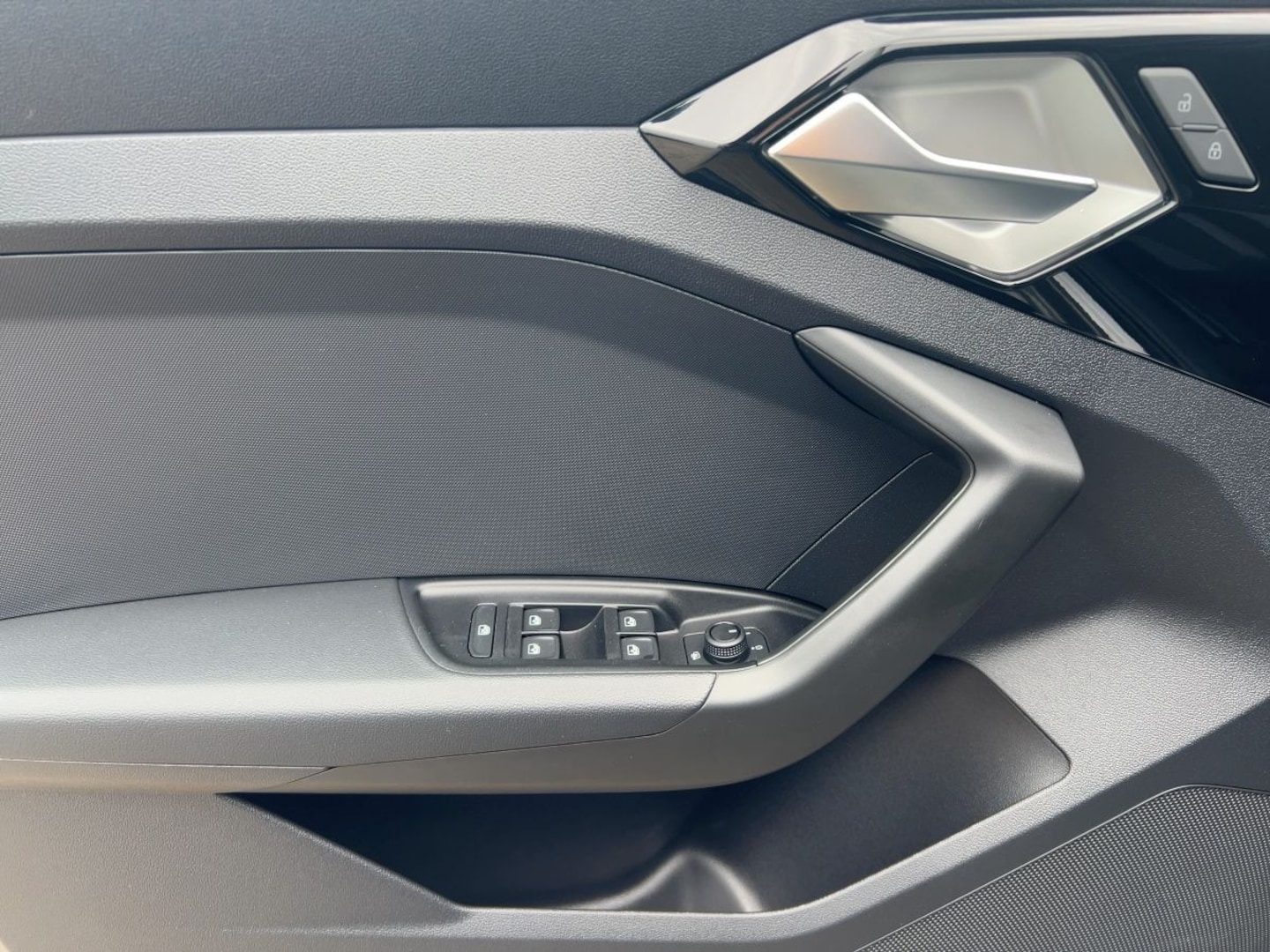 Bild über Audi A1 Sportback S line 25 TFSI S tronic - für weitere Informationen kontaktieren Sie den Audi Partner
