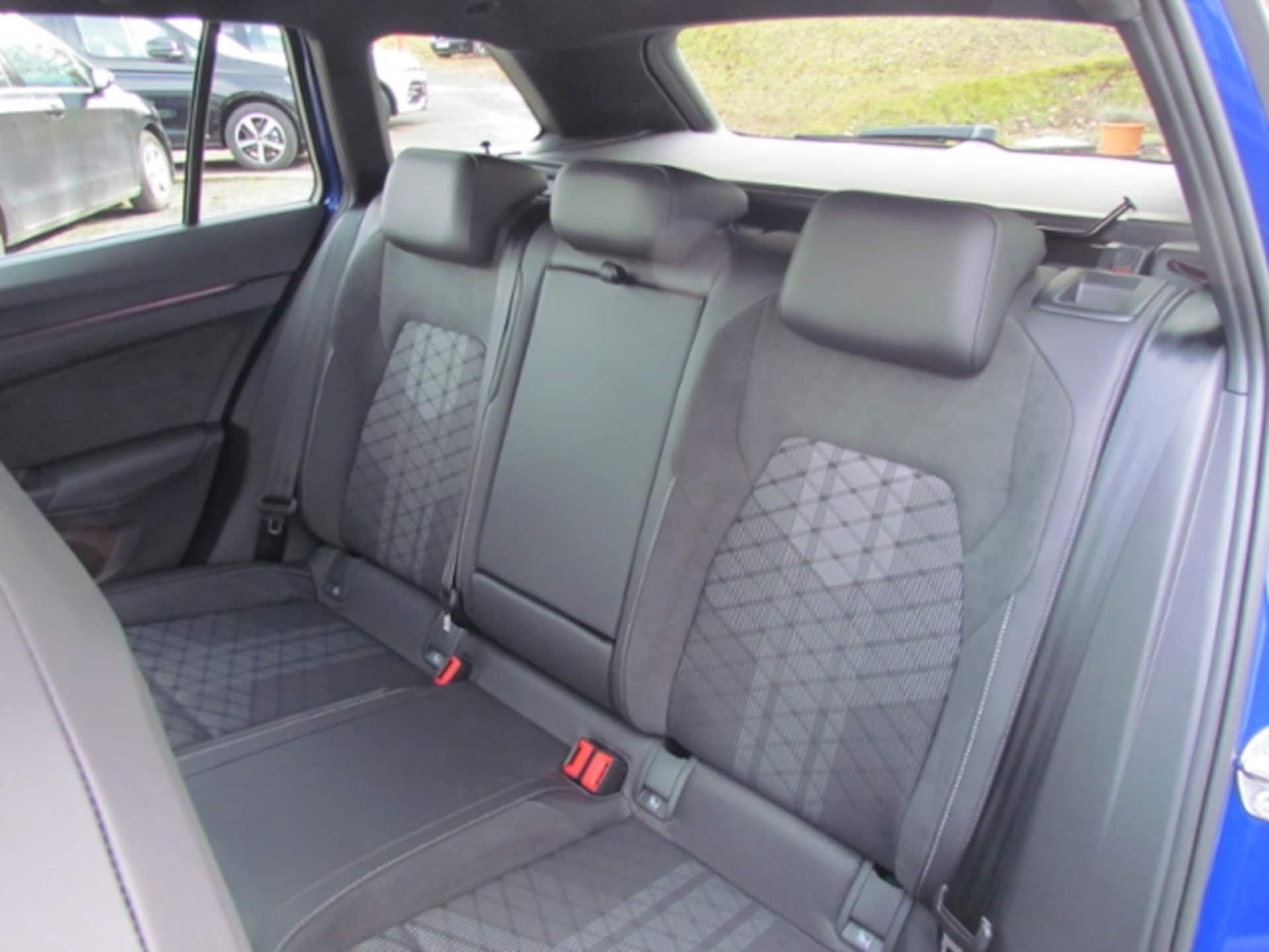 Volkswagen Golf Variant R-Line