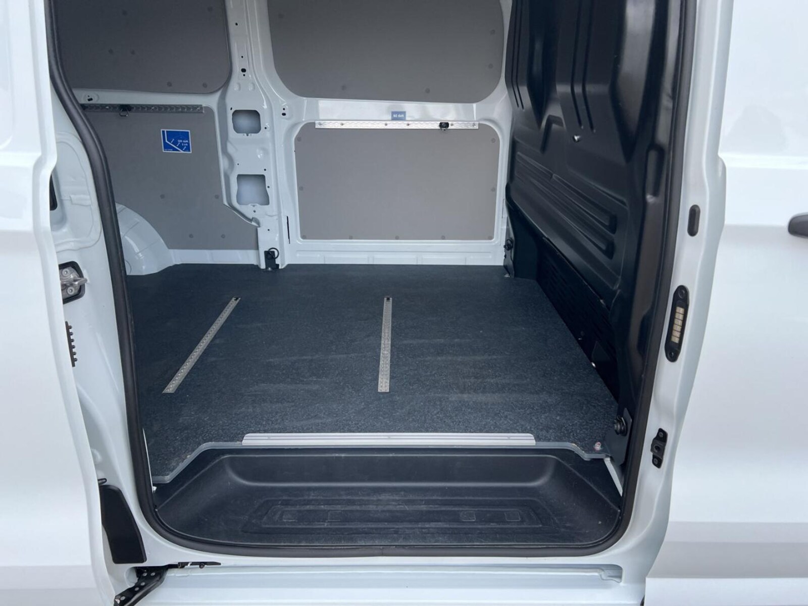 Volkswagen Transporter Kasten langer Radstand – Bild 12