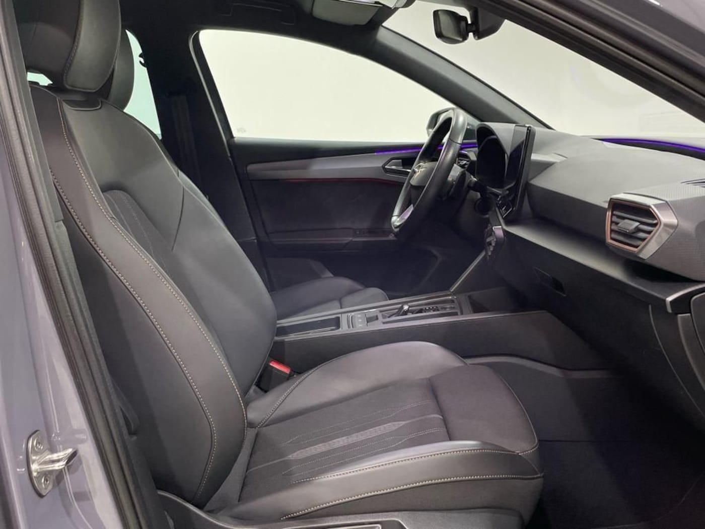 CUPRA Leon Sportstourer 1.5 eTSI DSG 110 kW (150 CV) — photo 6