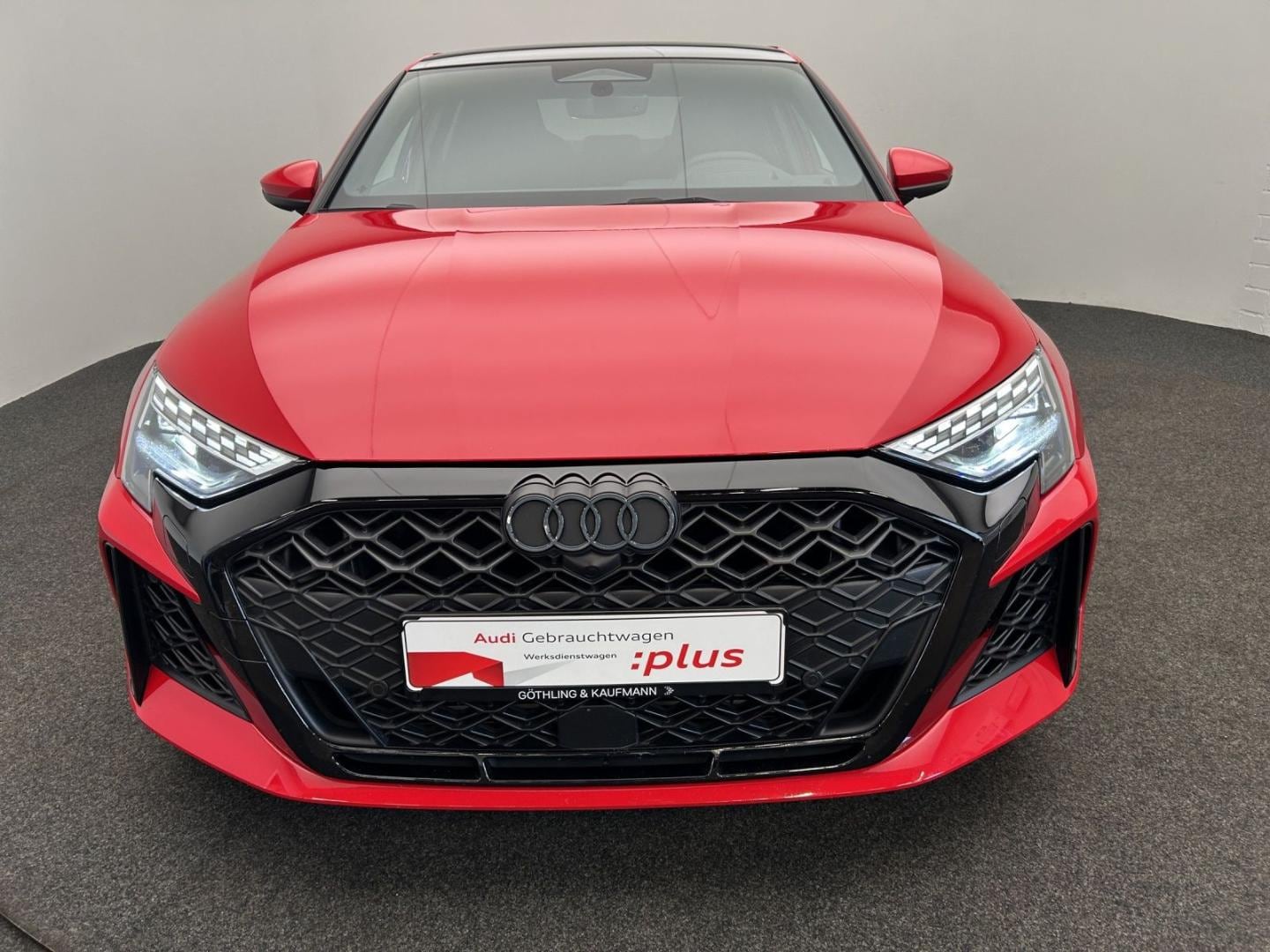 Bild über Audi RS 3 Limousine TFSI quattro 294 kW S tronic - für weitere Informationen kontaktieren Sie den Audi Partner
