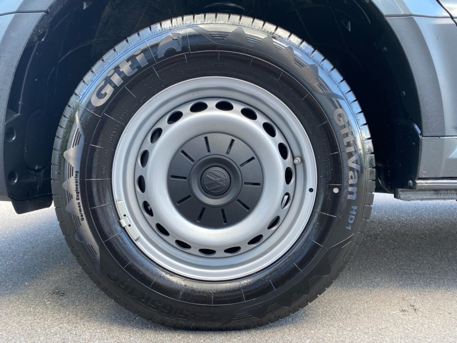 Volkswagen Crafter Kasten mittlerer Radstand – Bild 2