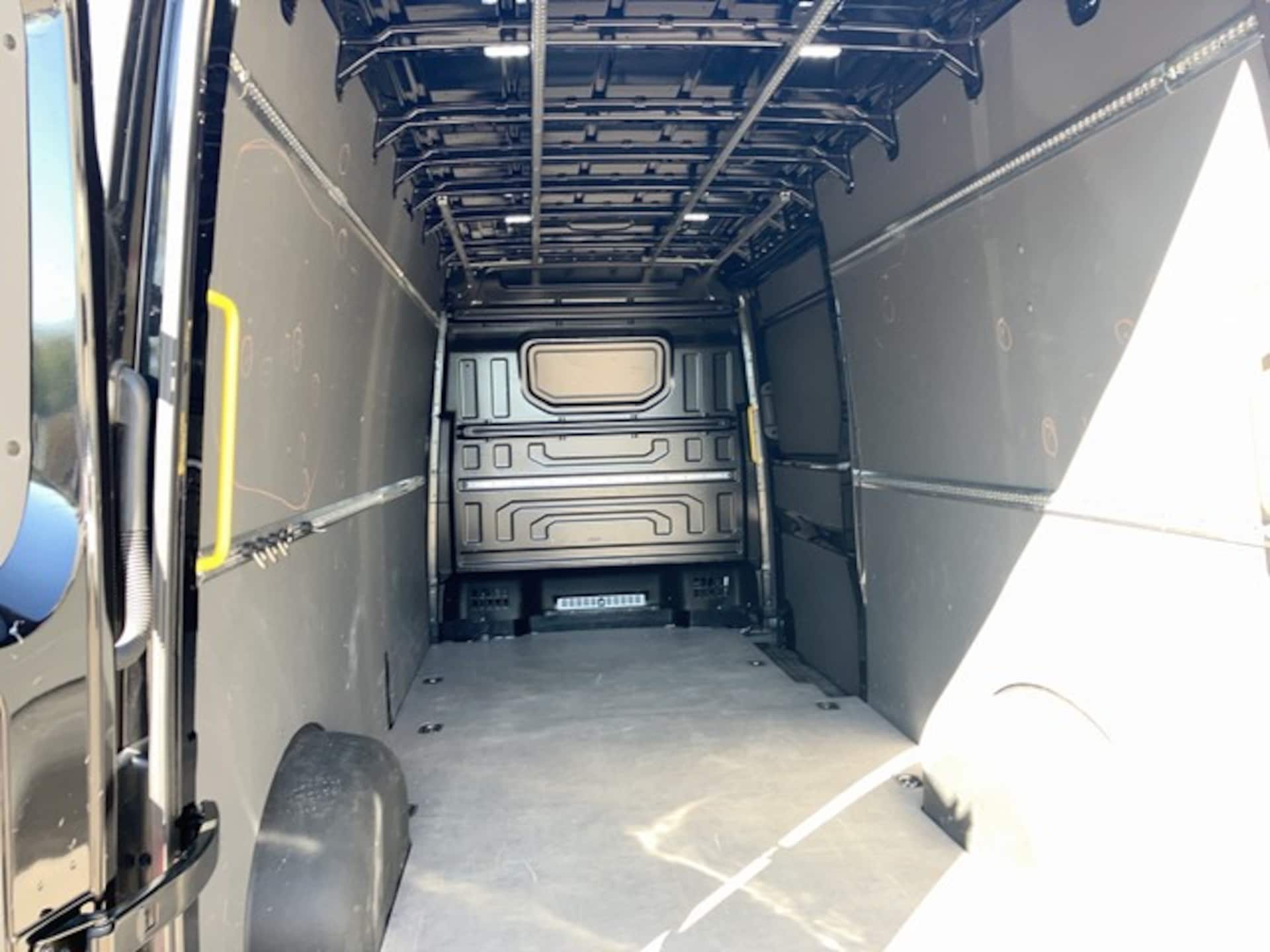 Volkswagen Crafter Kasten langer Radstand