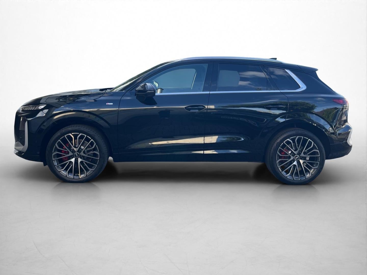 Bild über Audi Q3 SUV TFSI quattro 195 kW S tronic - für weitere Informationen kontaktieren Sie den Audi Partner