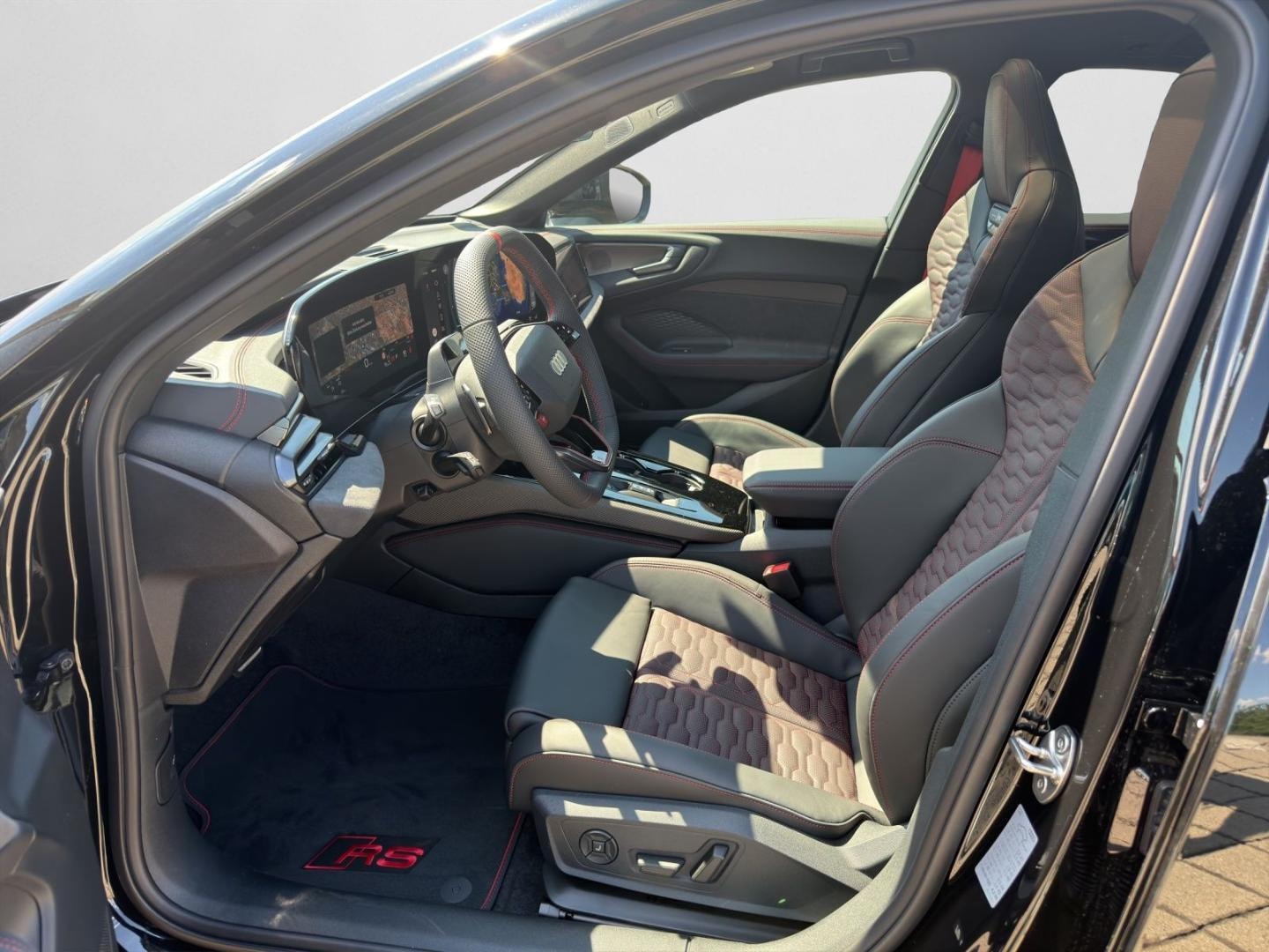 Bild über Audi RS 5 Limousine TFSI quattro 470 kW tiptronic - für weitere Informationen kontaktieren Sie den Audi Partner