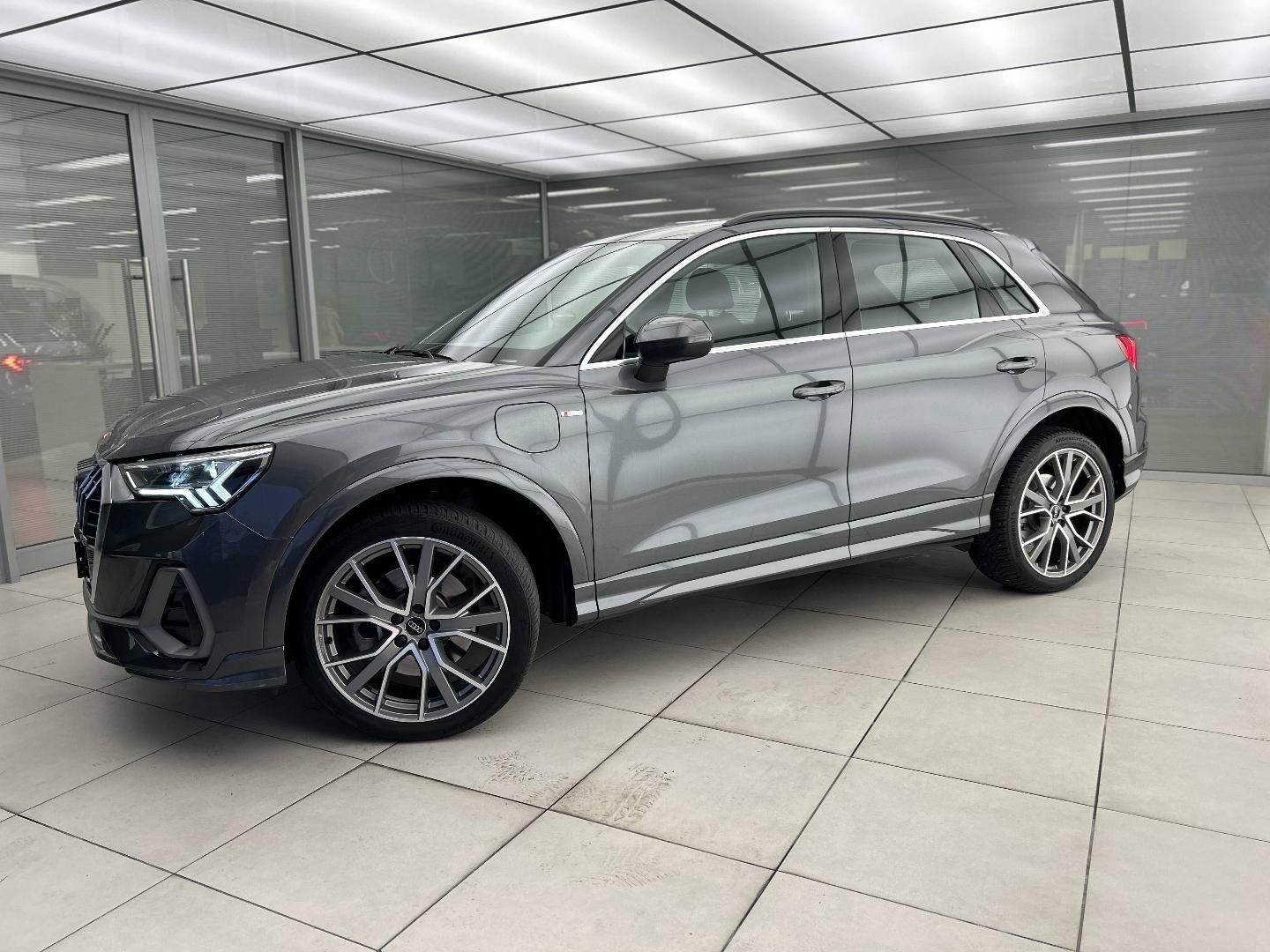 Image about Audi Q3 TFSI e S line 45 TFSI e 180 kW (245 ch) S tronic