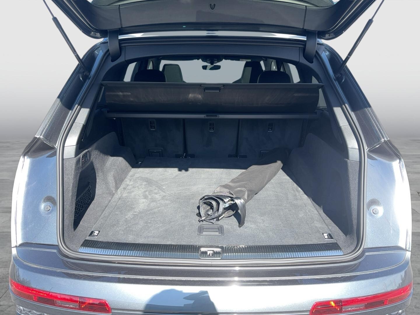 Bild über Audi SQ7 SUV TFSI quattro tiptronic - für weitere Informationen kontaktieren Sie den Audi Partner