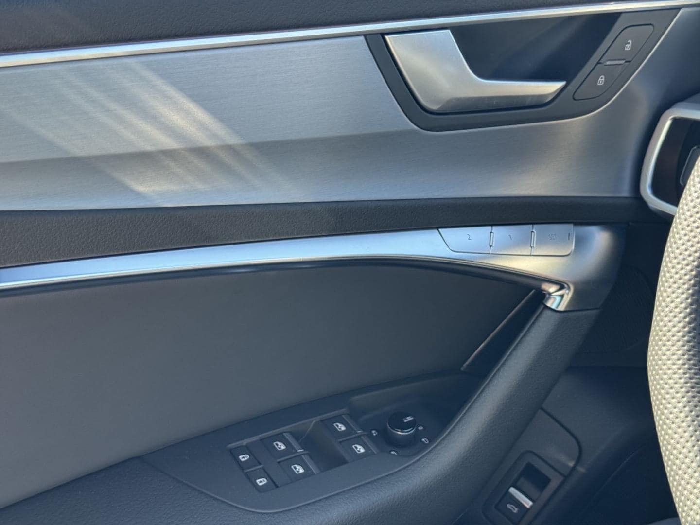 Bild über Audi S6 Avant TDI quattro tiptronic - für weitere Informationen kontaktieren Sie den Audi Partner