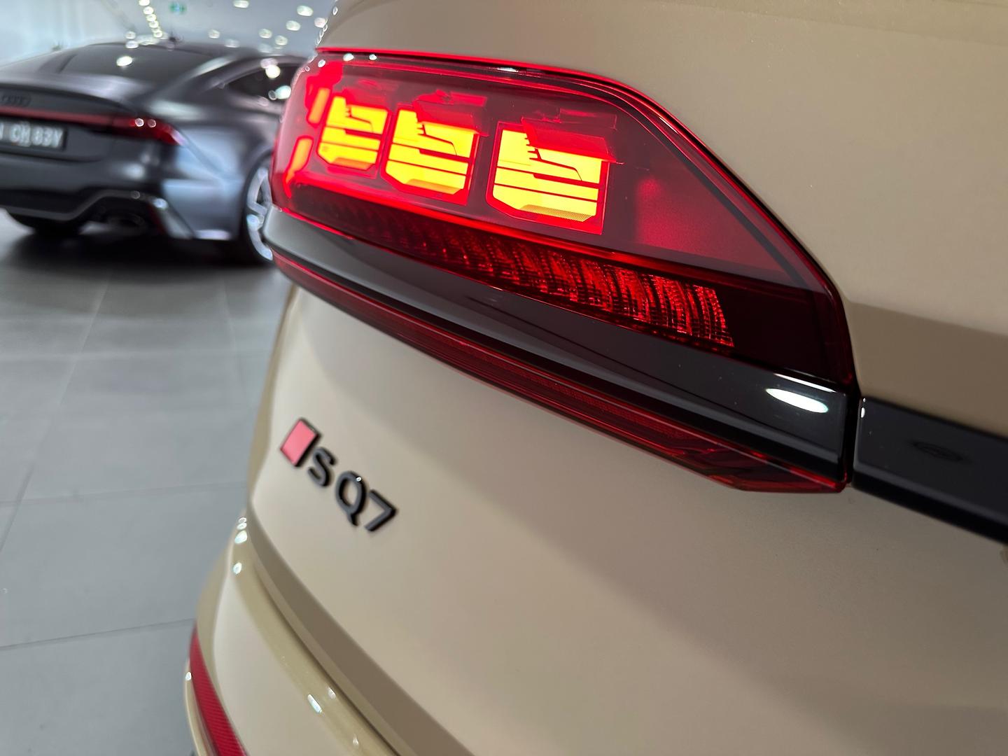 Image about Audi SQ7 SQ7 SUV TFSI 373 kW tiptronic