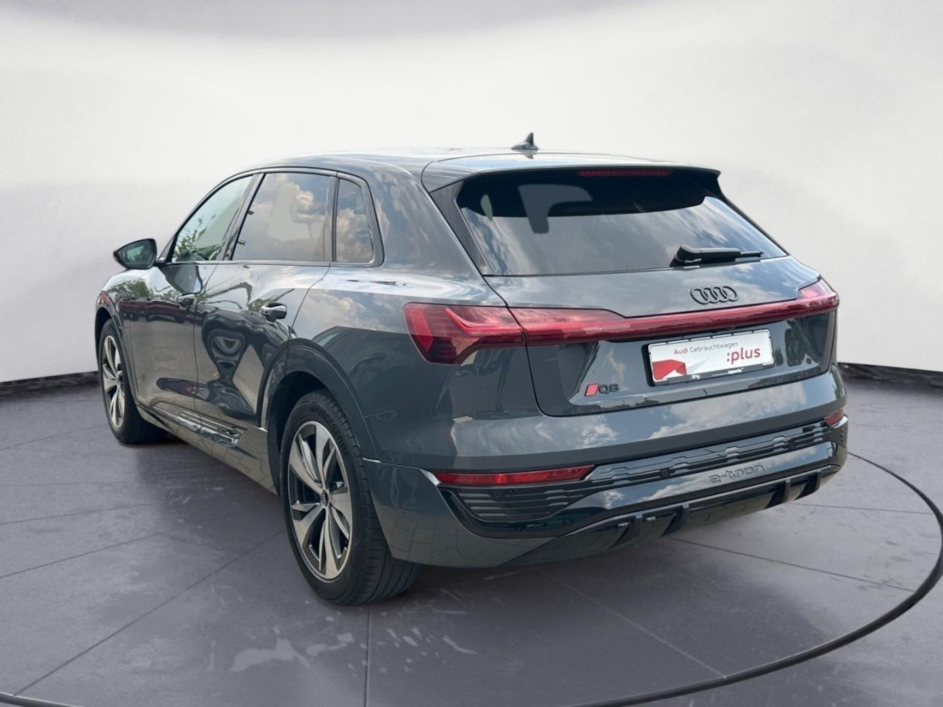 Audi Q8 e-tron S line