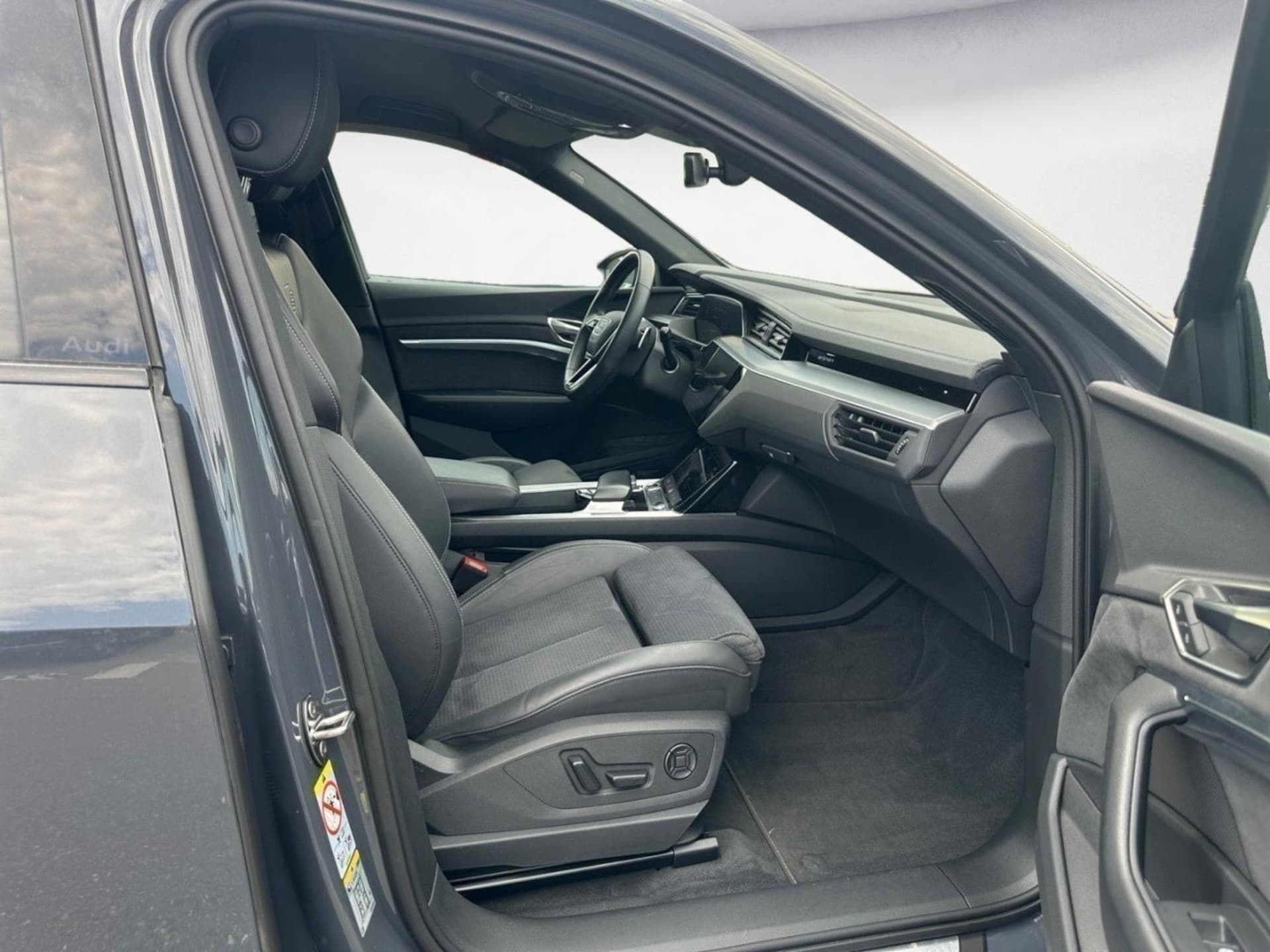 Audi Q8 e-tron S line
