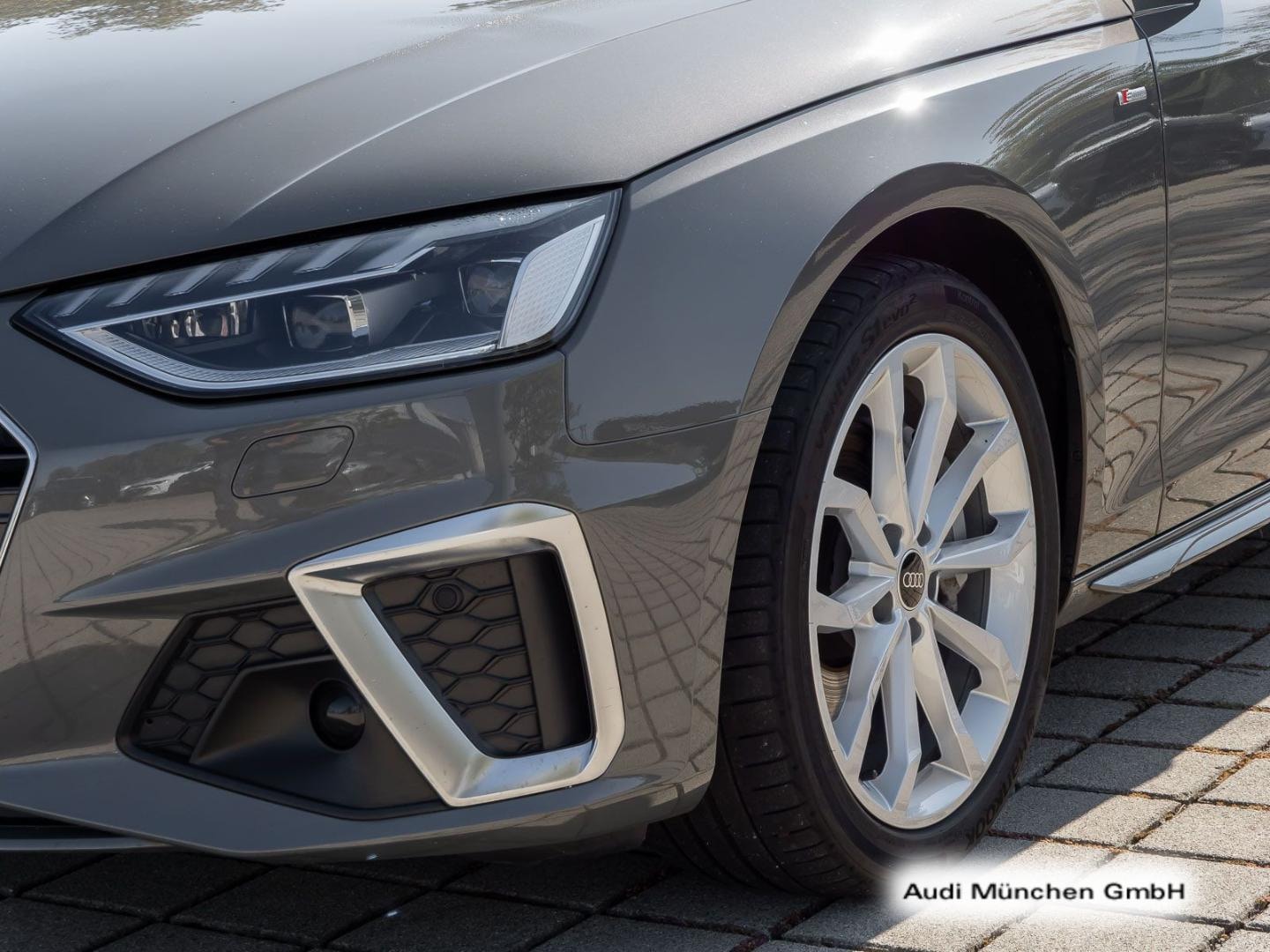 Bild über Audi A4 Avant S line 40 TFSI quattro S tronic - für weitere Informationen kontaktieren Sie den Audi Partner