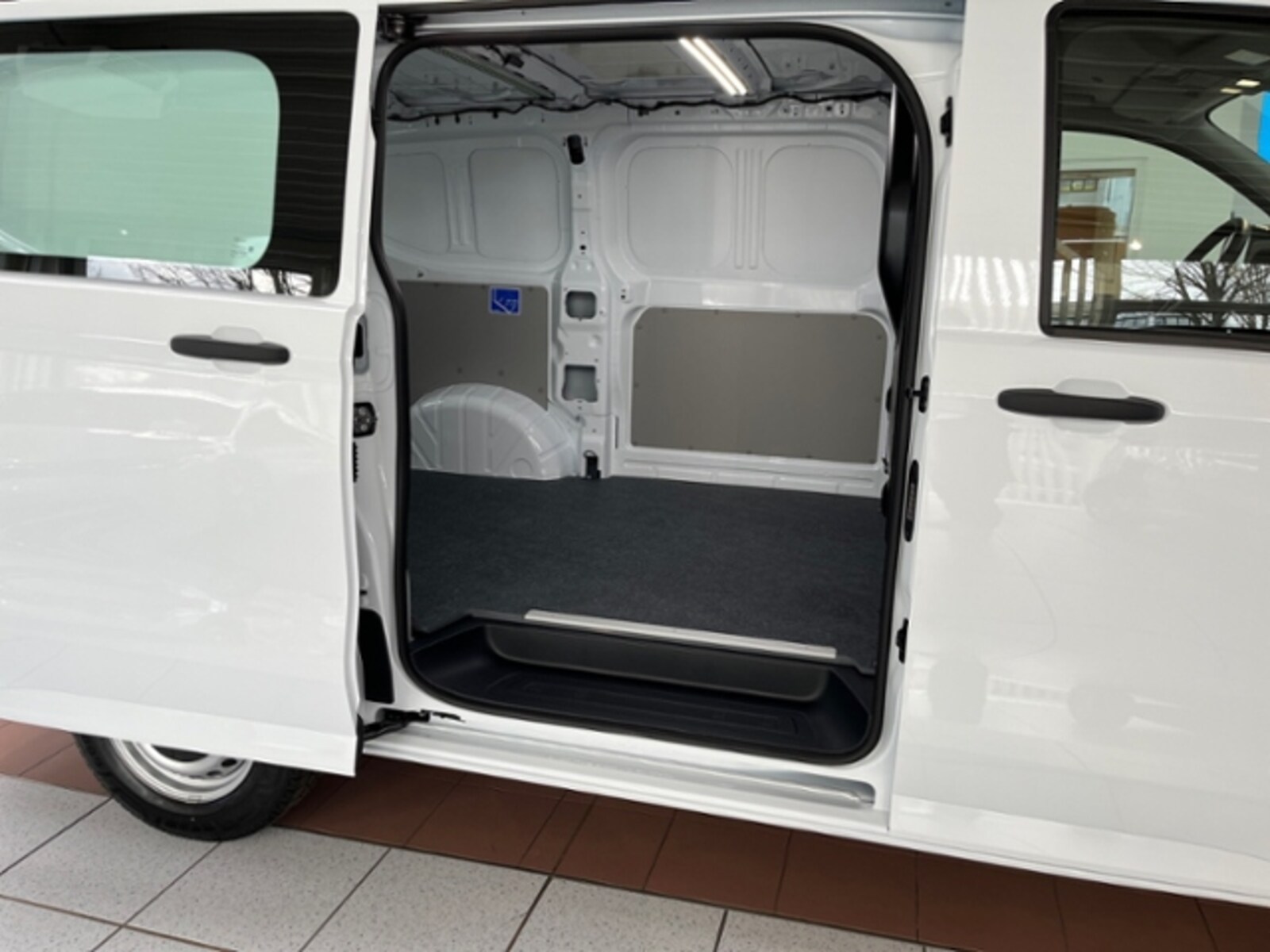 Volkswagen Transporter Kasten kurzer Radstand – Bild 14