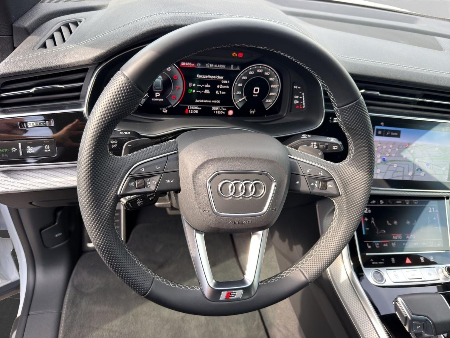 Bild über Audi Q8 SUV TFSI e S line business TFSI e quattro 290 kW tiptronic - für weitere Informationen kontaktieren Sie den Audi Partner