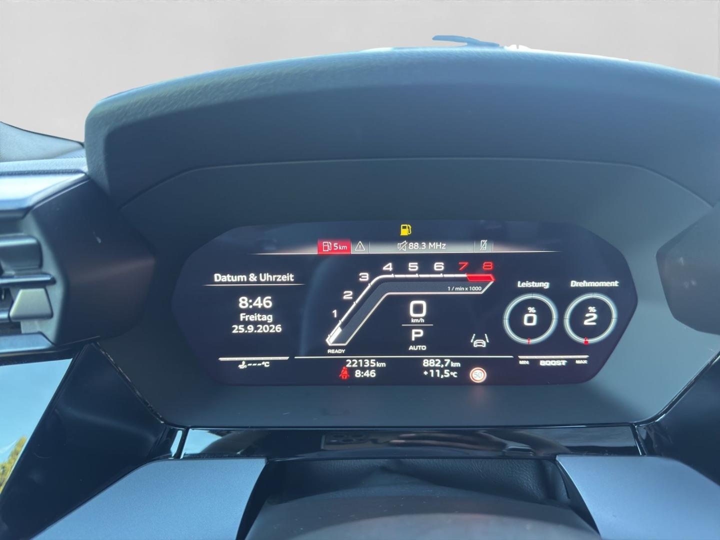 Bild über Audi RS 3 Limousine TFSI quattro S tronic - für weitere Informationen kontaktieren Sie den Audi Partner