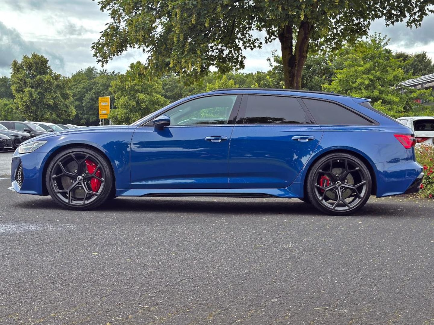 Bild über Audi RS 6 Avant performance quattro tiptronic - für weitere Informationen kontaktieren Sie den Audi Partner
