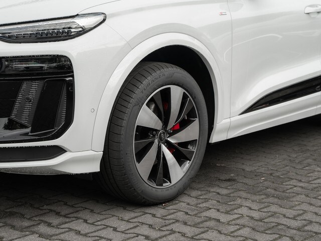 Image about Audi Q6 SUV e-tron e-tron quattro