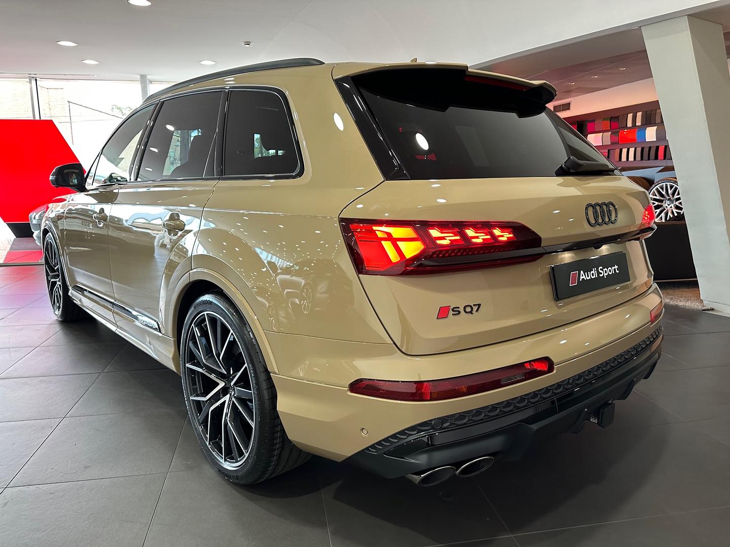 Image about Audi SQ7 SQ7 SUV TFSI 373 kW tiptronic