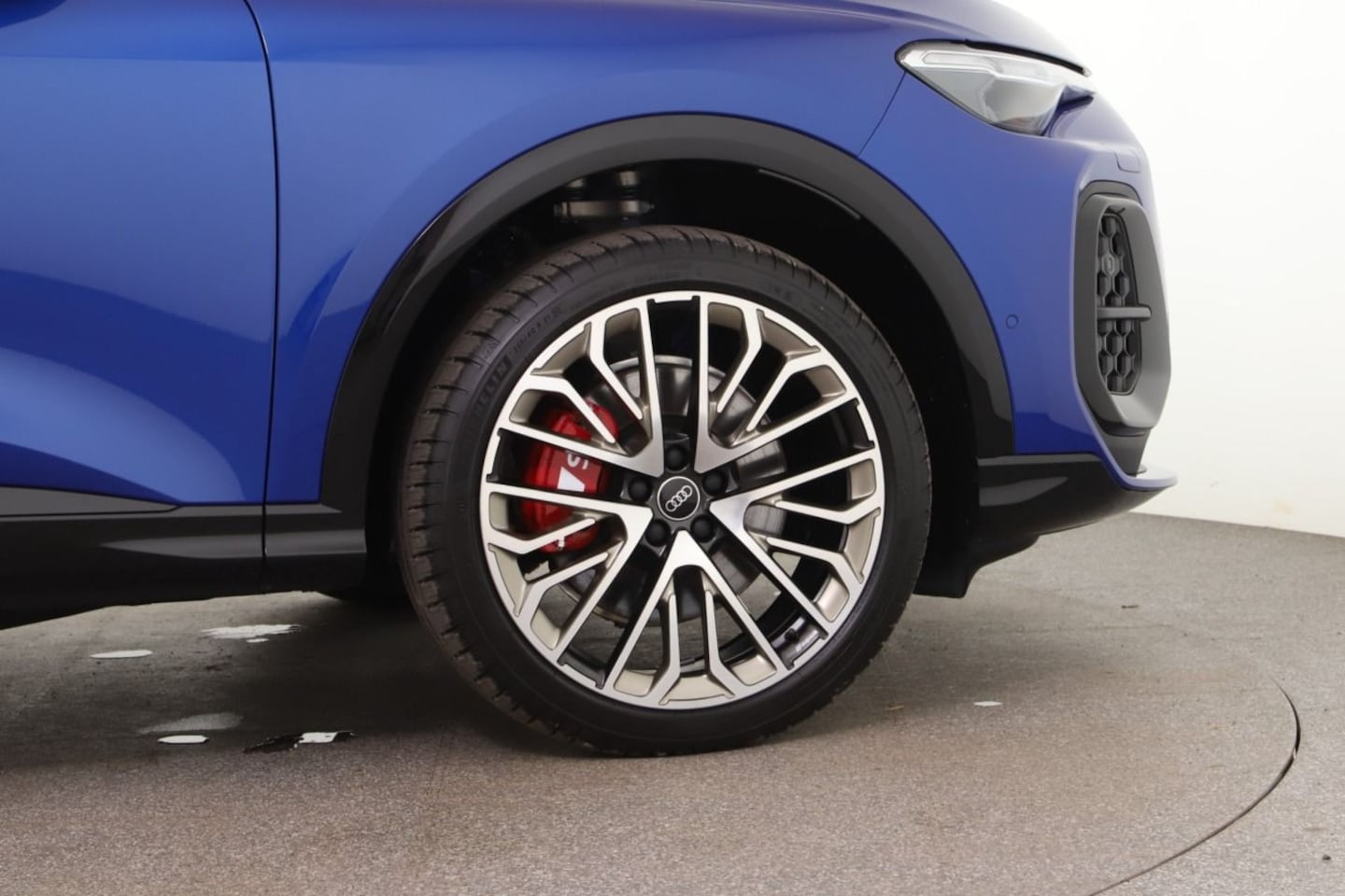Bild über Audi SQ5 Sportback edition one mit Akzenten mythosschwarz TFSI 270 kW S tronic - für weitere Informationen kontaktieren Sie den Audi Partner
